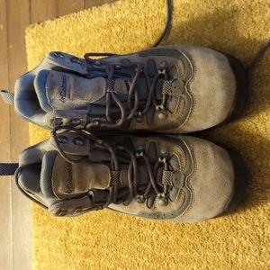 Columbia Hiking Boots Size 7.5